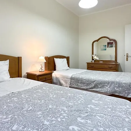 T2 Catraio 8, Baixa De *