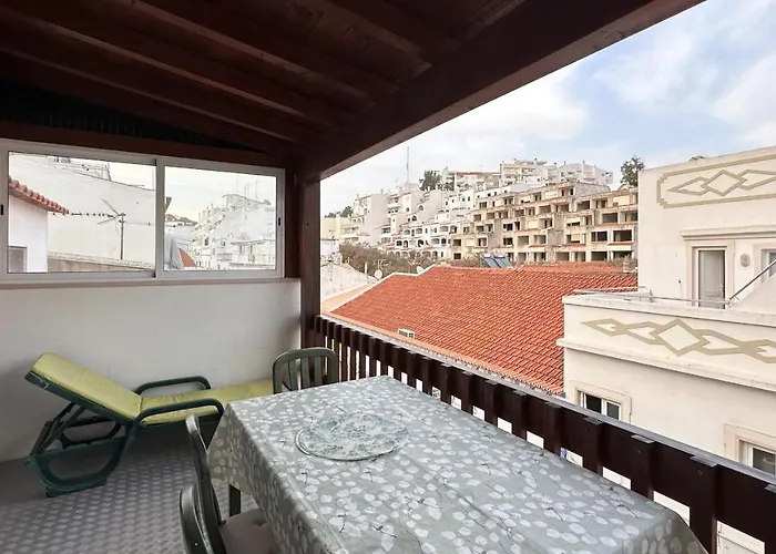 T2 Catraio 8, Baixa De *